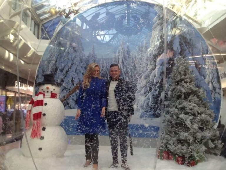 NEW Giant Snowglobe Knebworth Christmas Fair